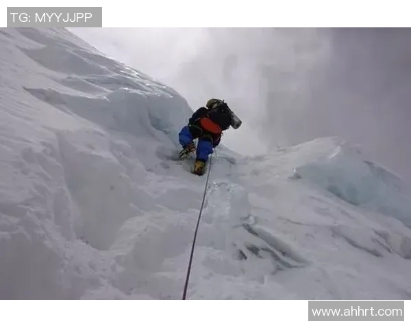 攀岩高手李伟分享成功秘诀与训练心得的专访揭秘 攀岩高手李伟分享成功秘诀与训练心得的专访揭秘