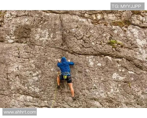 攀岩新手必看：从零基础到技术入门的全面攻略与实用技巧分享